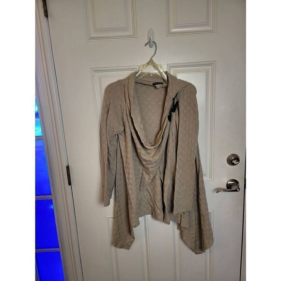 Venus Sweater  - Picture 1 of 2